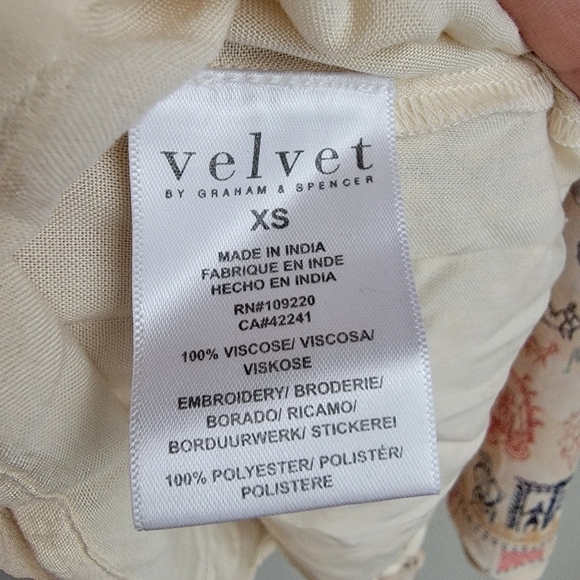 Velvet by Graham & Spencer Tawni Embroidered Tunic size XS NWT - Picture 8 of 10